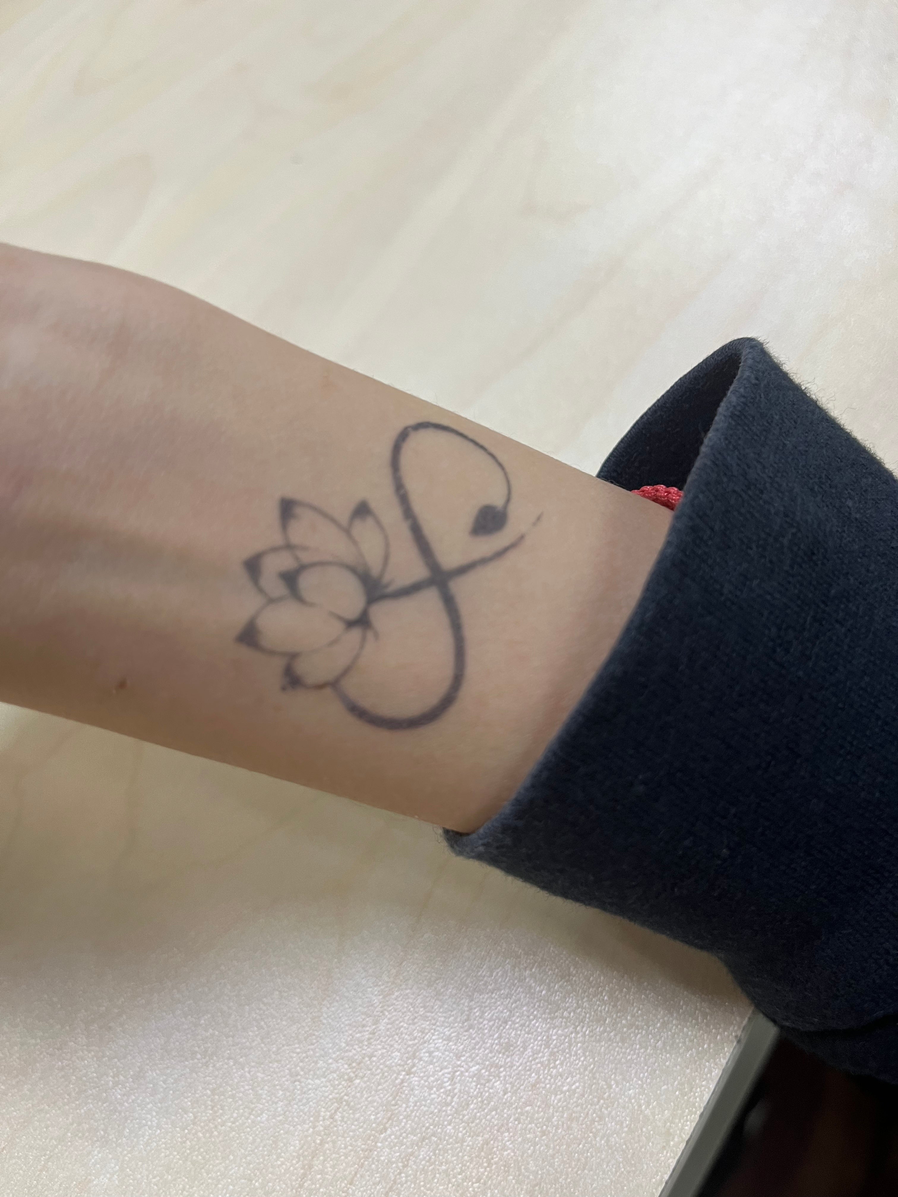 Ewiger Lotus (Schattentattoo)